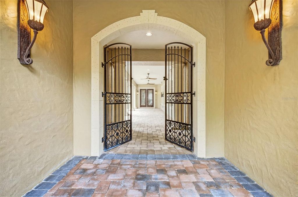 Image 7 of property listing at 11226 MACAW COURT, Windermere, FL 34786