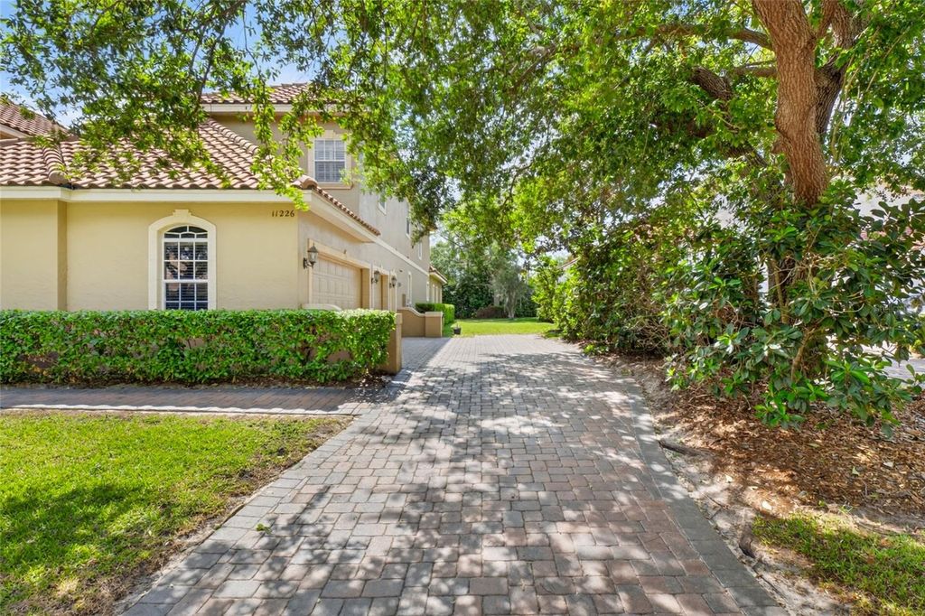 Image 64 of property listing at 11226 MACAW COURT, Windermere, FL 34786