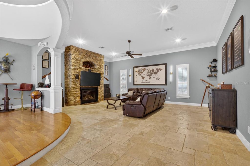 Image 10 of property listing at 11226 MACAW COURT, Windermere, FL 34786