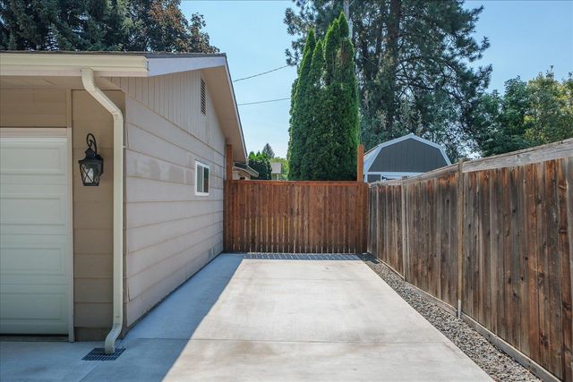 2004 E 55th Ave, Spokane, WA 99223