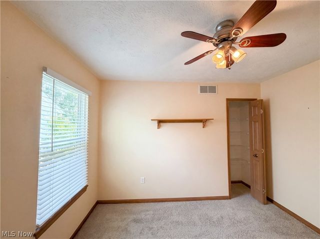 6016 W Breezeway Drive, North Ridgeville, OH 44039