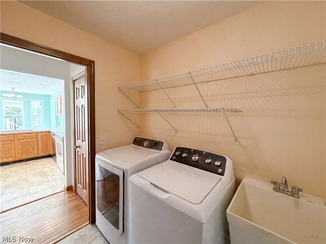 6016 W Breezeway Drive, North Ridgeville, OH 44039