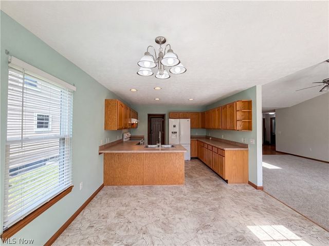 6016 W Breezeway Drive, North Ridgeville, OH 44039