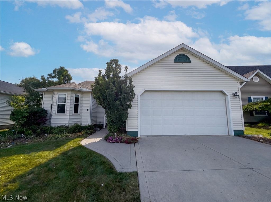 6016 W Breezeway Drive, North Ridgeville, OH 44039