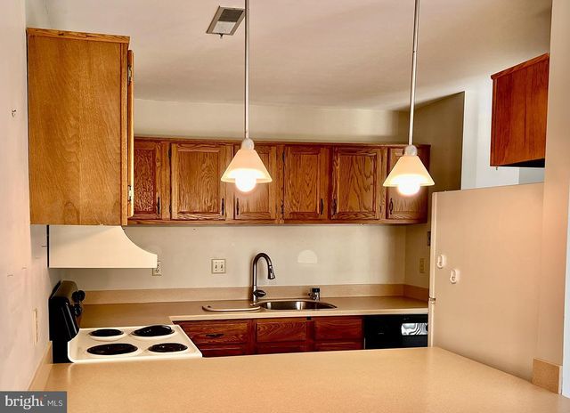 6-A OLYMPIC DR, Reading, PA 19607