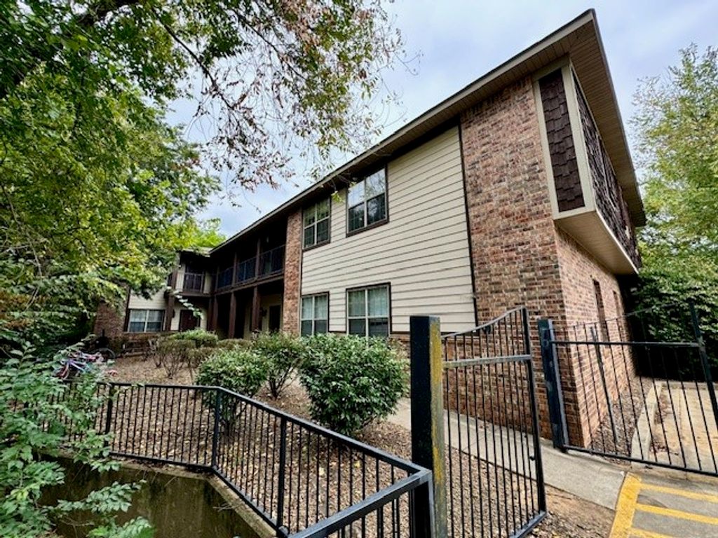 1355 N Oakland Avenue 8, Fayetteville, AR 72703