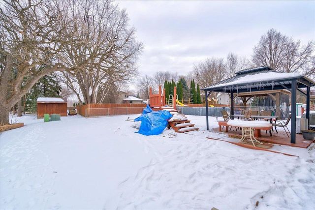 1000 S Division Street, Waunakee, WI 53597