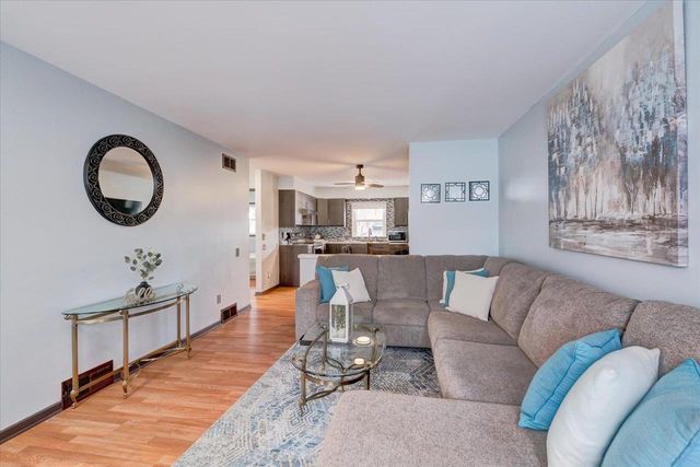 1000 S Division Street, Waunakee, WI 53597