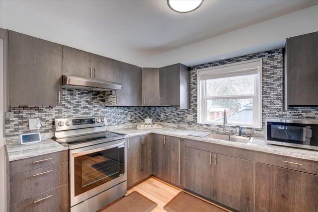 1000 S Division Street, Waunakee, WI 53597