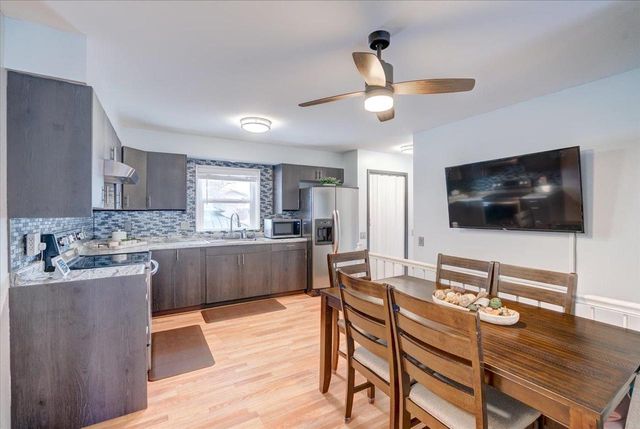 1000 S Division Street, Waunakee, WI 53597