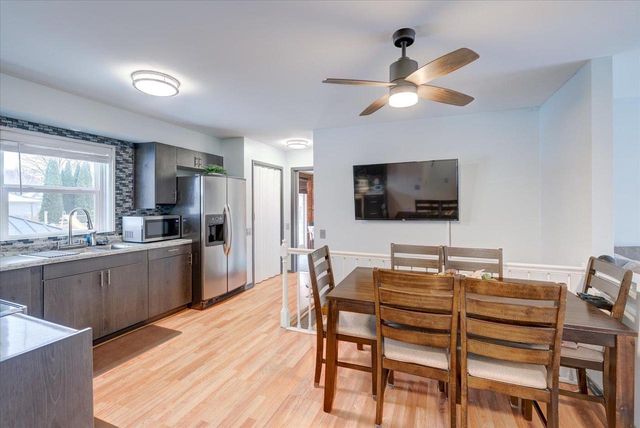 1000 S Division Street, Waunakee, WI 53597