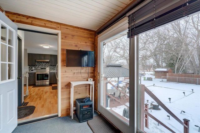 1000 S Division Street, Waunakee, WI 53597