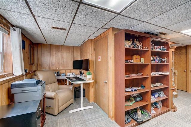 1000 S Division Street, Waunakee, WI 53597