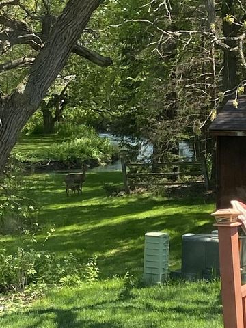 1000 S Division Street, Waunakee, WI 53597