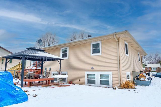 1000 S Division Street, Waunakee, WI 53597