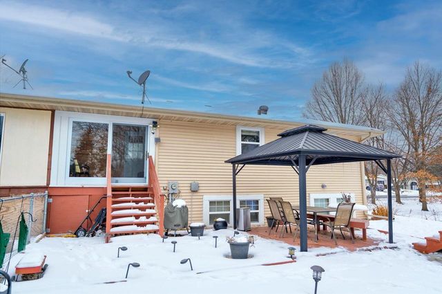 1000 S Division Street, Waunakee, WI 53597