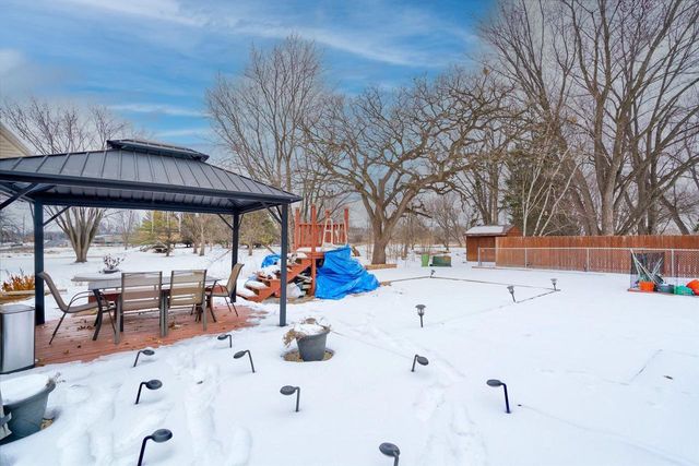 1000 S Division Street, Waunakee, WI 53597