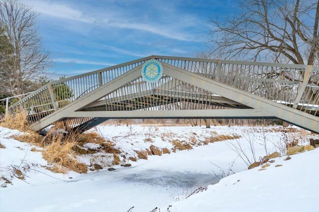 1000 S Division Street, Waunakee, WI 53597