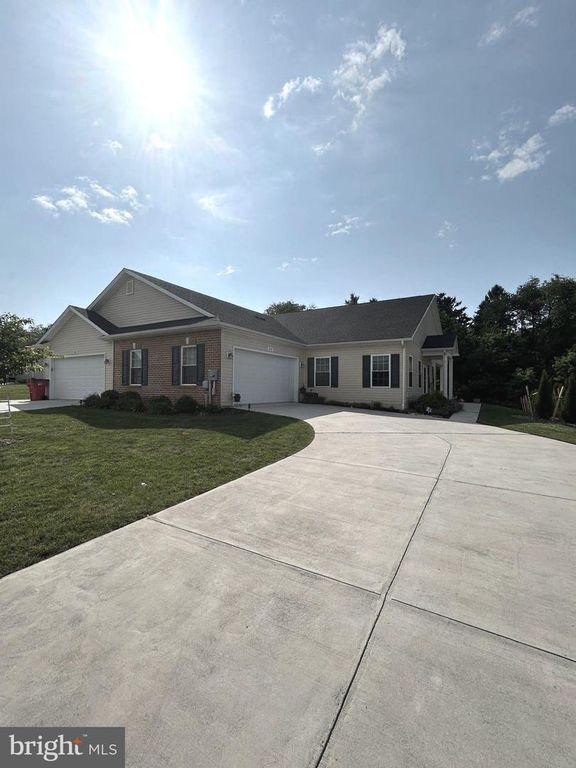 3243 PORTRAIT WAY, Chambersburg, PA 17201