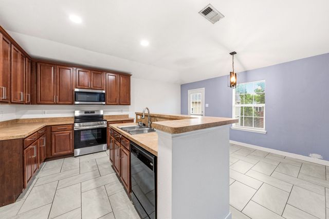 2008 Archer Drive, Grand Prairie, TX 75052