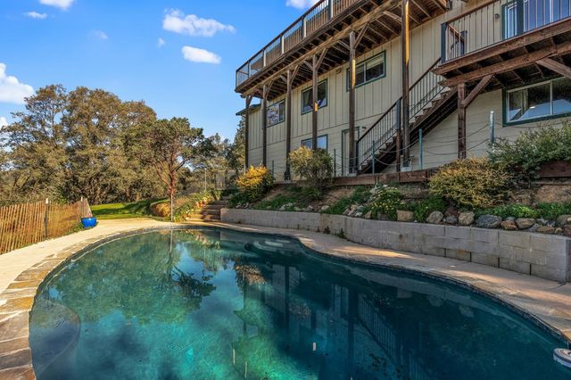 17780 Redberry Ln, Jackson, CA 95642