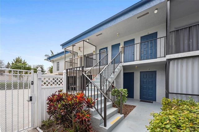 7511 S Oriole Boulevard 201, Delray Beach, FL 33446