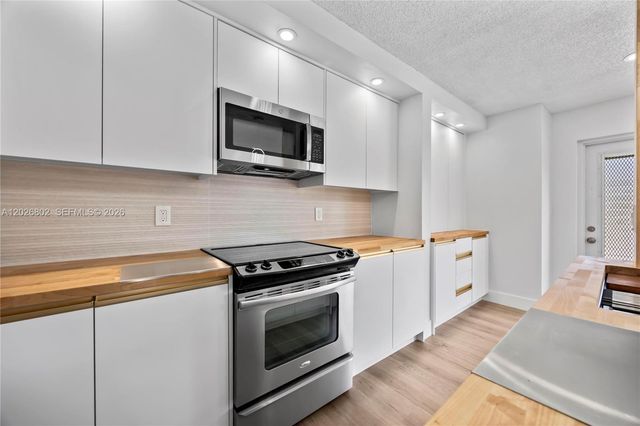 7511 S Oriole Boulevard 201, Delray Beach, FL 33446