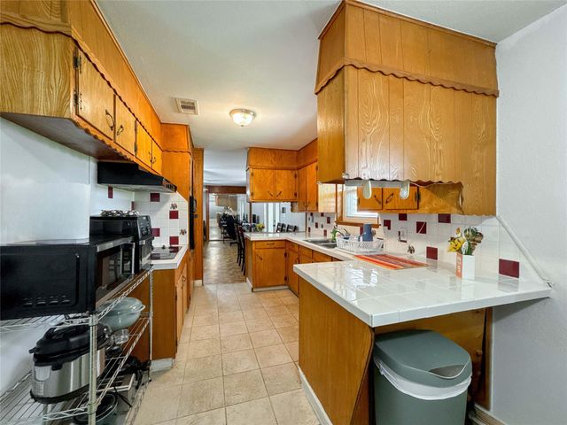 2514 16th Avenue N, Texas City, TX 77590