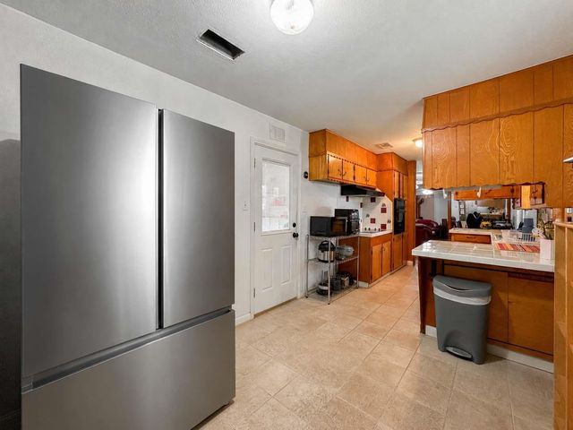 2514 16th Avenue N, Texas City, TX 77590