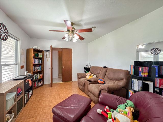 2514 16th Avenue N, Texas City, TX 77590
