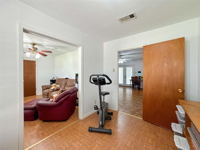 2514 16th Avenue N, Texas City, TX 77590