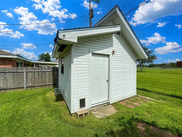2514 16th Avenue N, Texas City, TX 77590