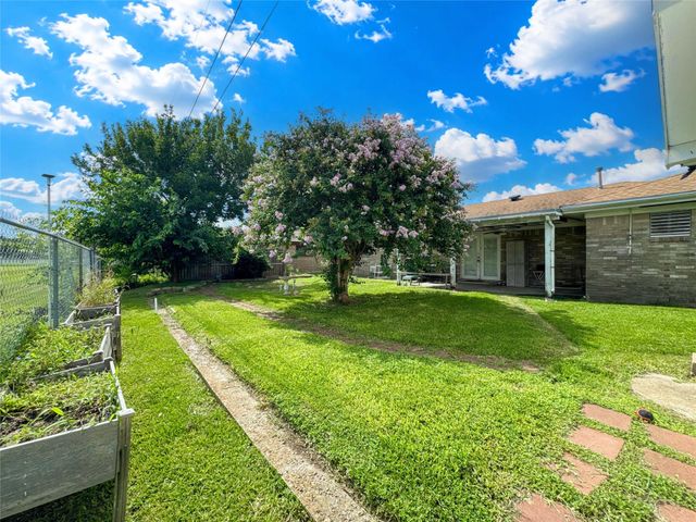 2514 16th Avenue N, Texas City, TX 77590