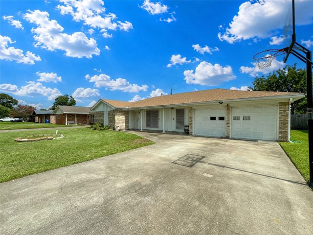 2514 16th Avenue N, Texas City, TX 77590