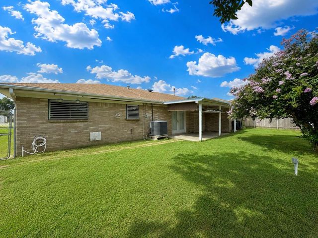 2514 16th Avenue N, Texas City, TX 77590