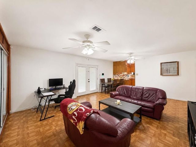 2514 16th Avenue N, Texas City, TX 77590