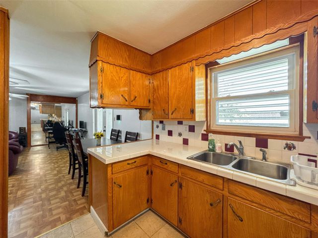 2514 16th Avenue N, Texas City, TX 77590