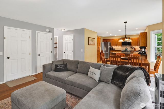 1715 Village Drive, Lynden, WA 98264