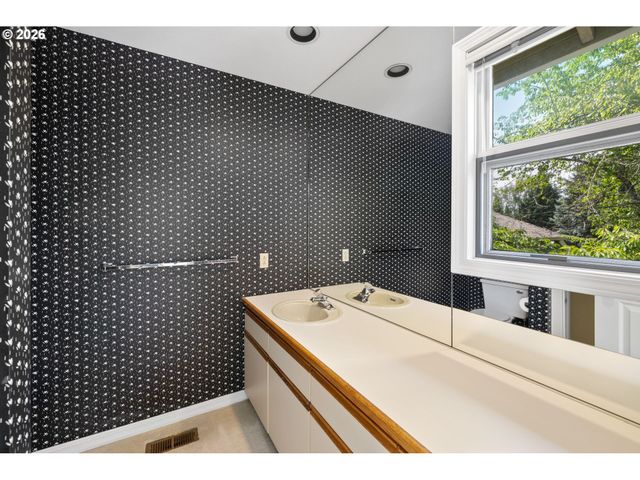 1281 Nw WEYBRIDGE Way, Beaverton, OR 97006