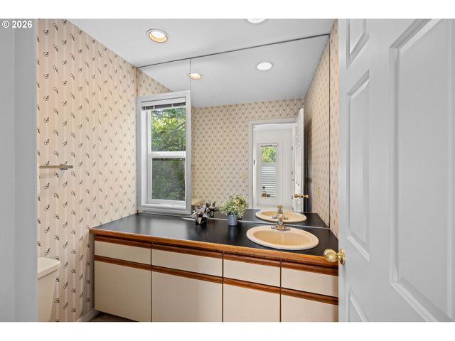 1281 Nw WEYBRIDGE Way, Beaverton, OR 97006