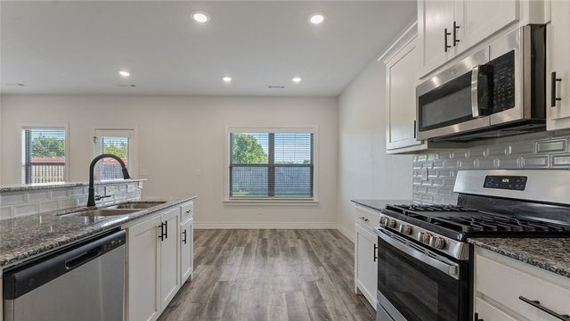 1111 Pebble Pass, Centerton, AR 72719