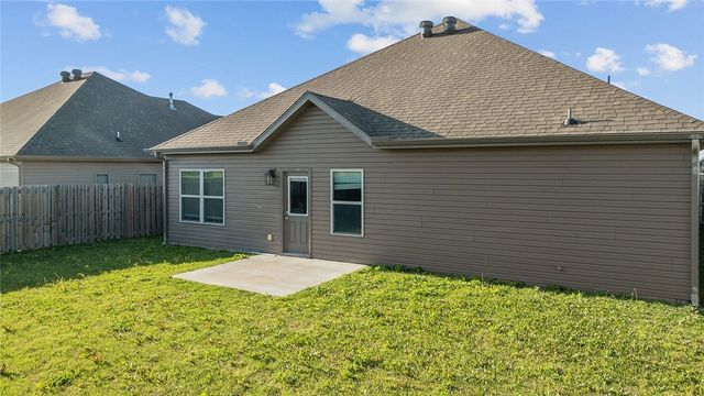 1111 Pebble Pass, Centerton, AR 72719