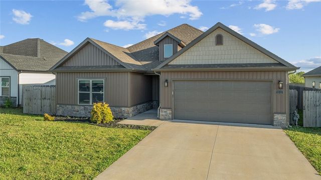 1111 Pebble Pass, Centerton, AR 72719