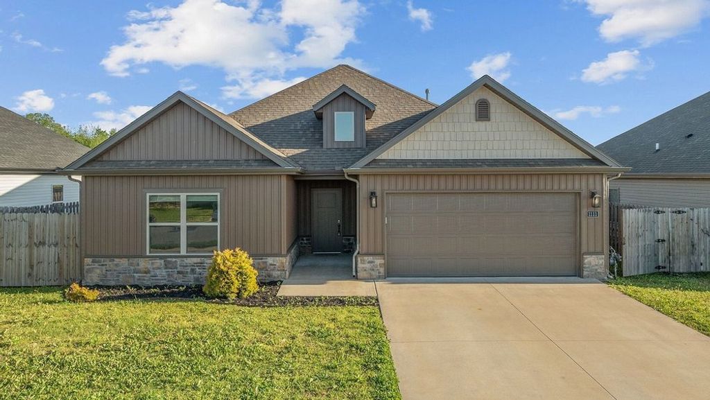 1111 Pebble Pass, Centerton, AR 72719