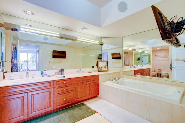 2000 Island Blvd 710, Aventura, FL 33160