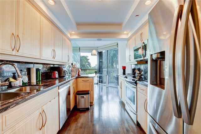 2000 Island Blvd 710, Aventura, FL 33160