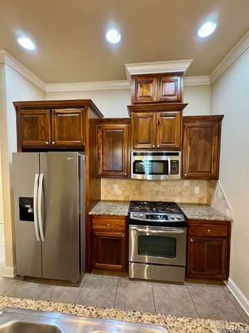 18019 Spring Creek Dr, Baton Rouge, LA 70817