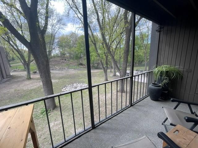 6075 Lincoln Drive 203, Edina, MN 55436