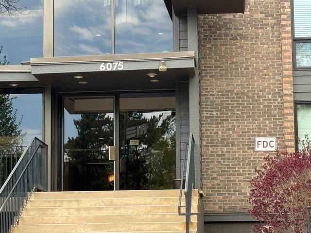 6075 Lincoln Drive 203, Edina, MN 55436