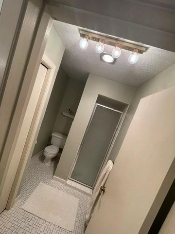 6075 Lincoln Drive 203, Edina, MN 55436
